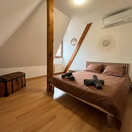 De La Fontaine Charmante Maison Au Coeur De - Route Des Vins